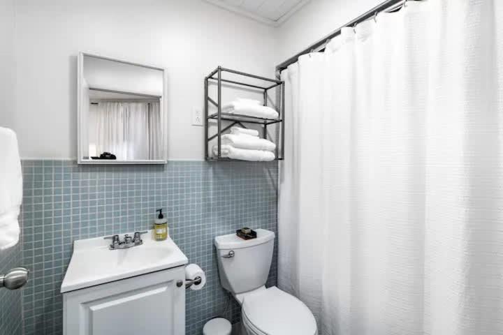 Spacious Riverfront - Close To Downtown * Cleveland