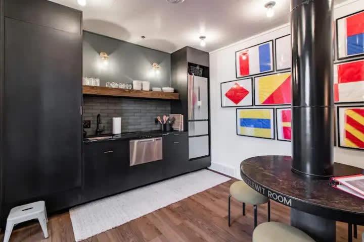 Apartment Spacious Riverfront - Close To Downtown *